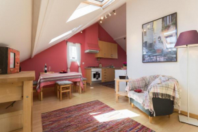  Trendy Apartment in Bairro Alto  Лиссабон
